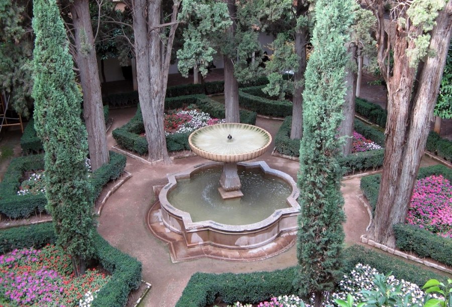 Сады испано-мавританский стиль бассейн