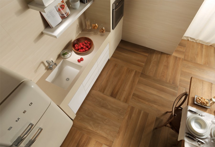 Напольная плитка для кухни под дерево