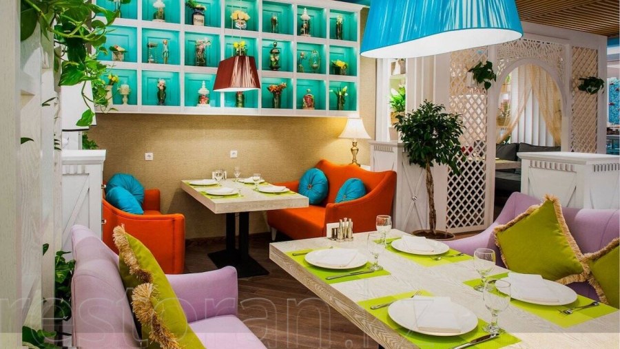 Стол семейного кафе интерьер