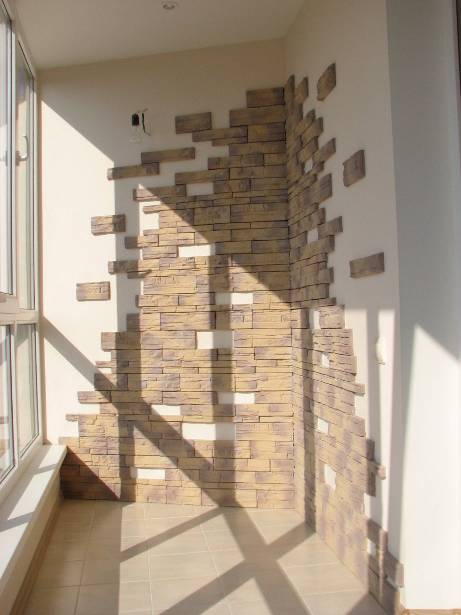 Отделка балкона искусственным камнем