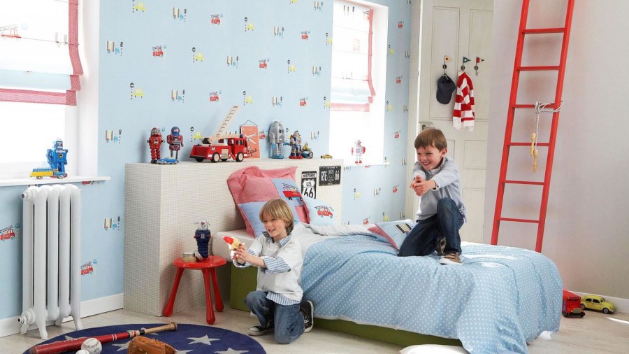 Люди в детской комнате