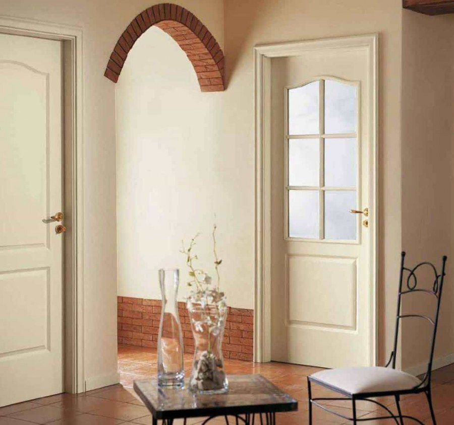 Красивая дверь в комнату