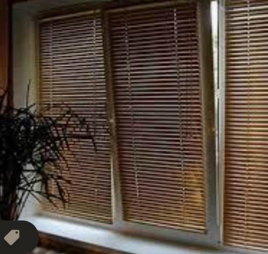 Алюминиевые жалюзи на пластиковые окна