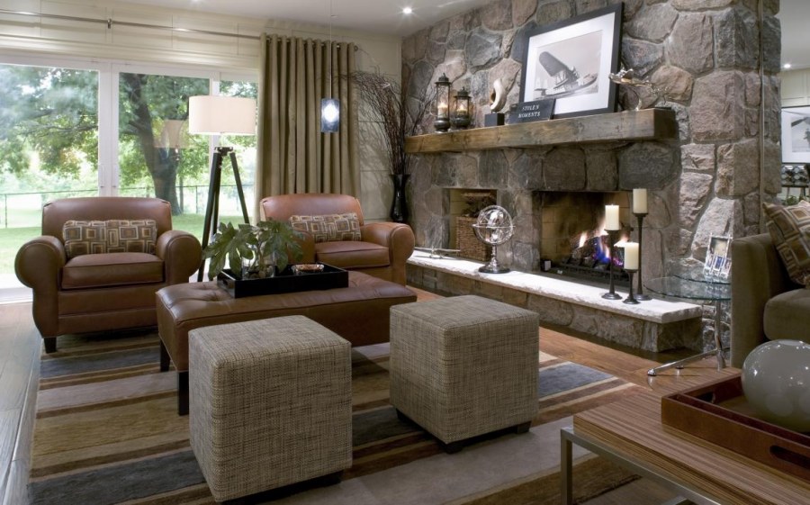 Камин в гостиной из камня