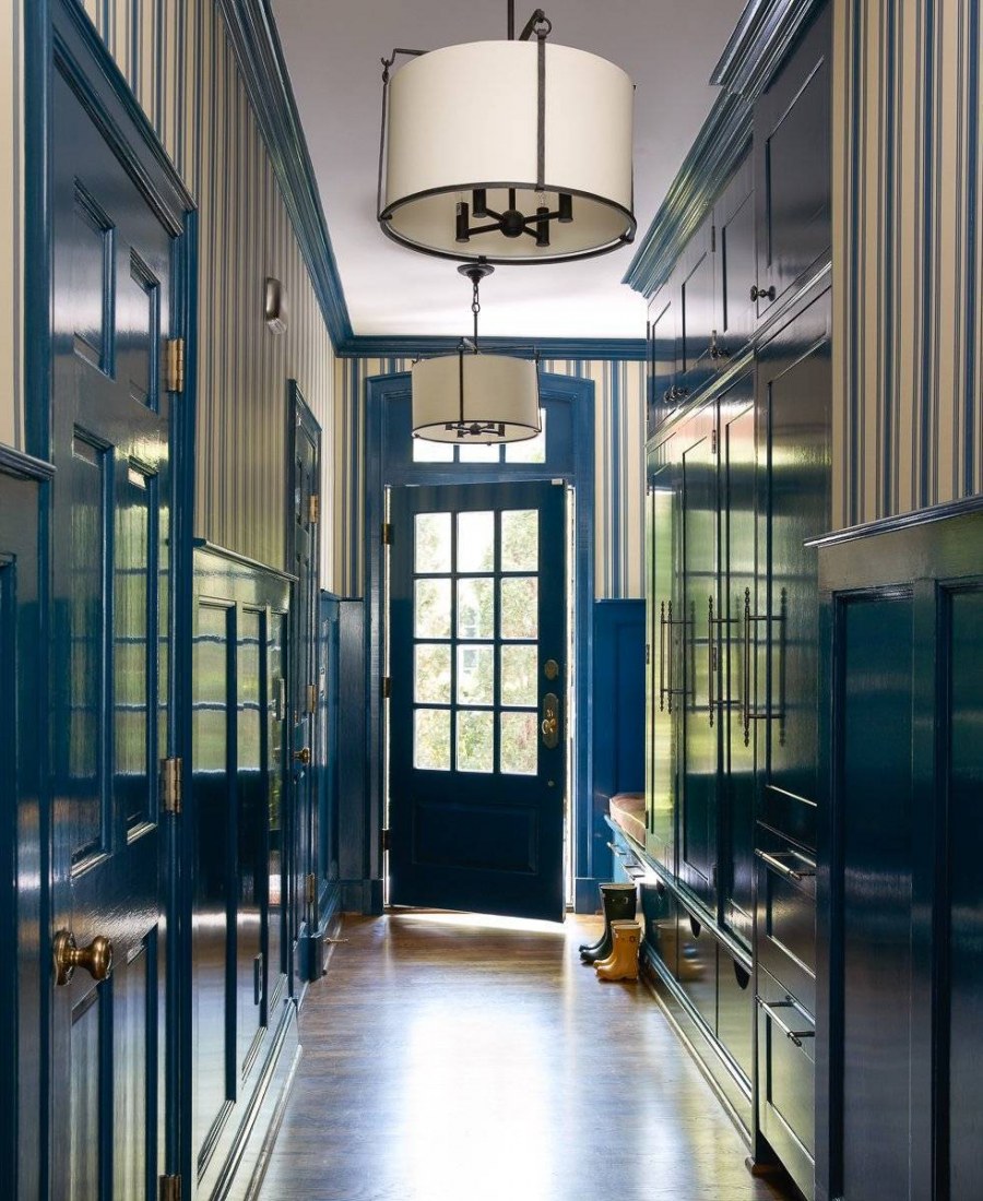 Коридор в синих тонах