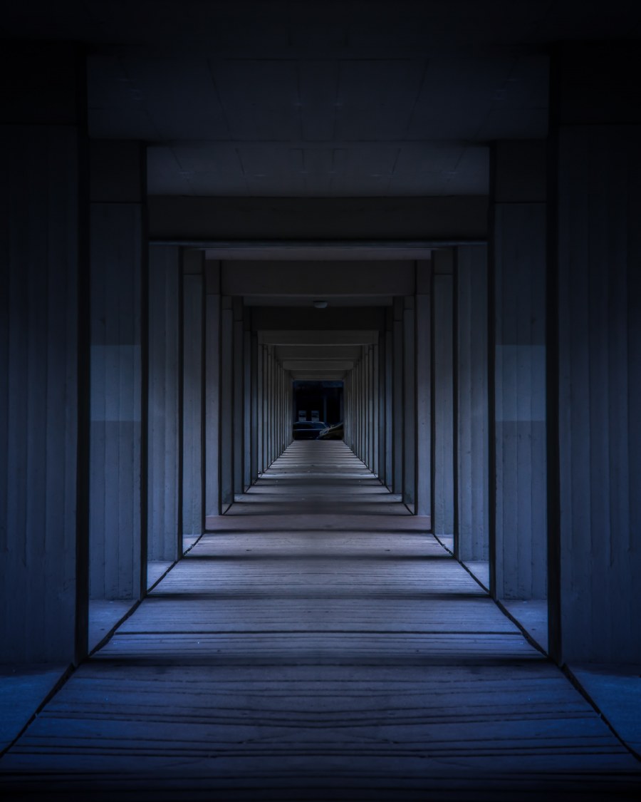 Темный коридор
