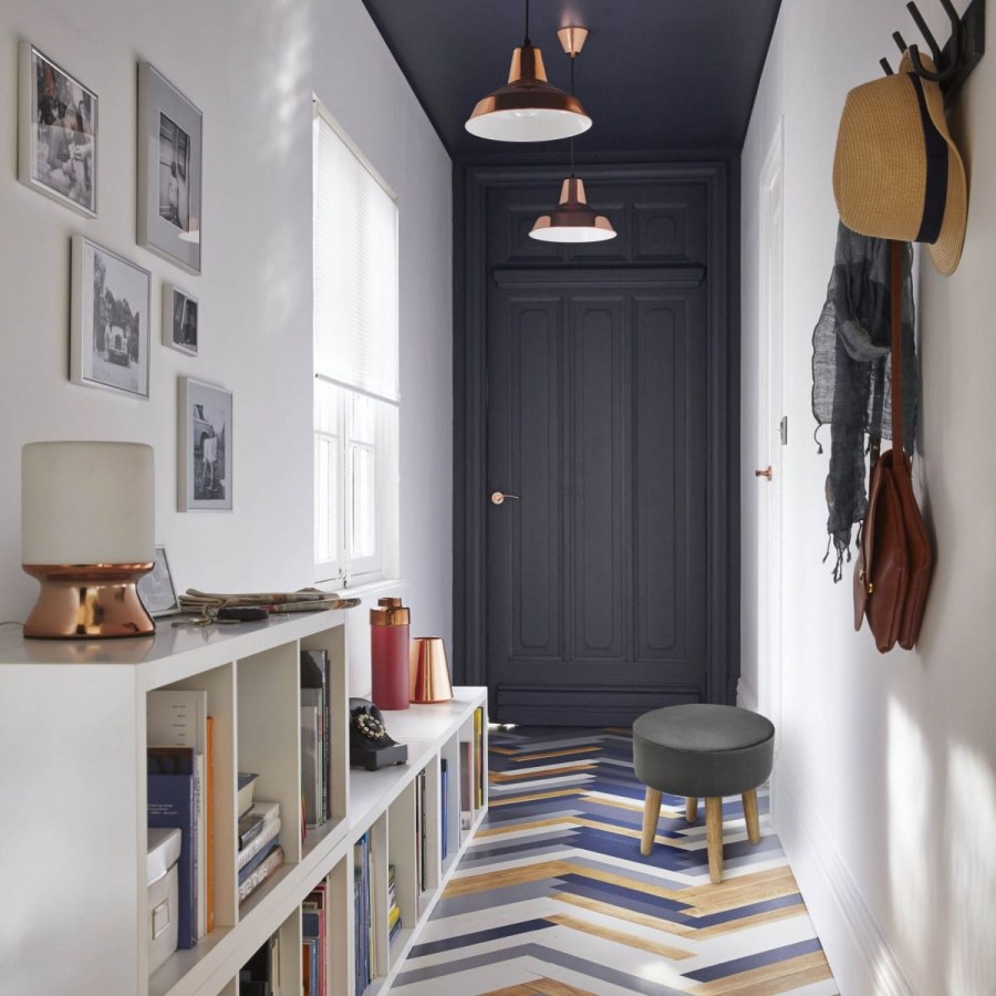 Узкая прихожая в стиле Сканди