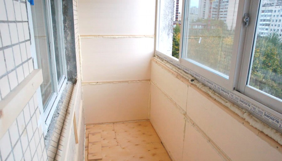 Бюджетная отделка балкона своими руками