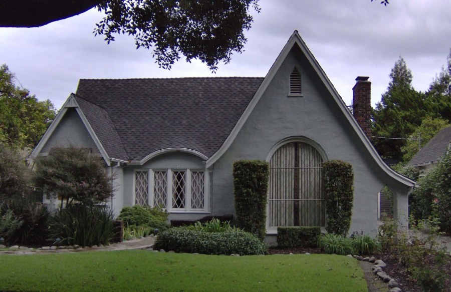 Одноэтажные дома в готическом стиле