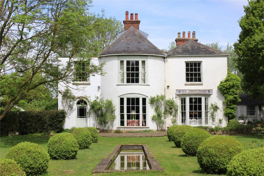 Ферма с особняками в британском стиле