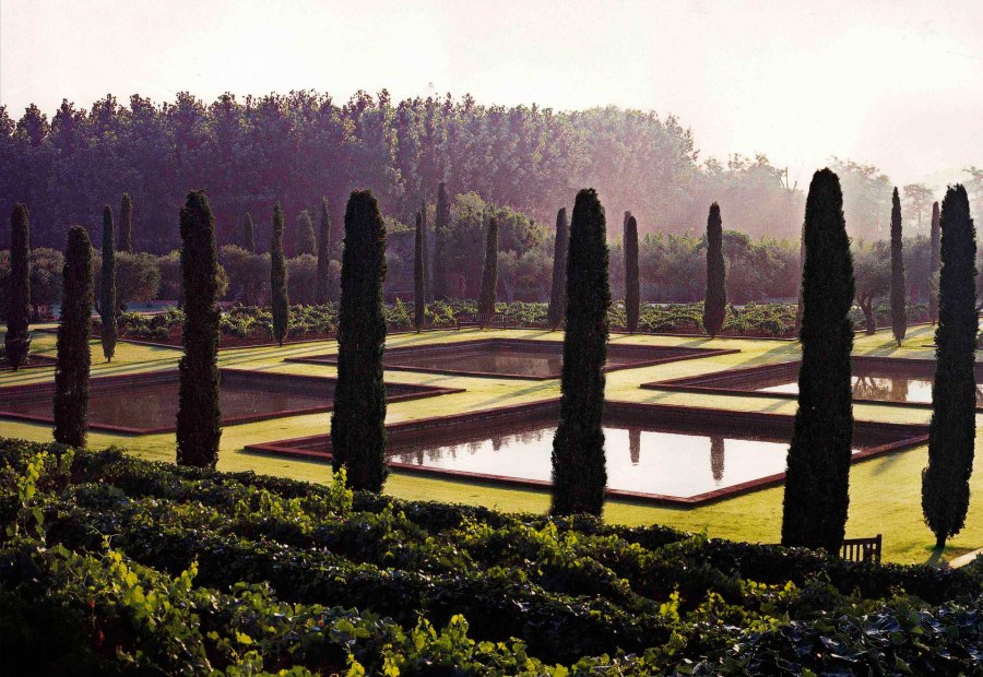 Геометрические сады Фернандо Карунчо