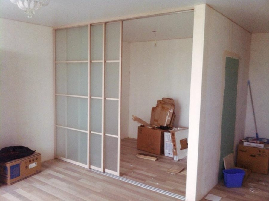 Раздвижные перегородки для зонирования