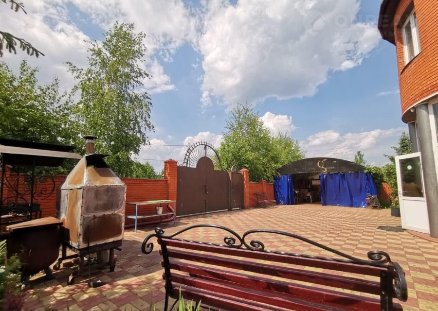 ДК красная Пахра