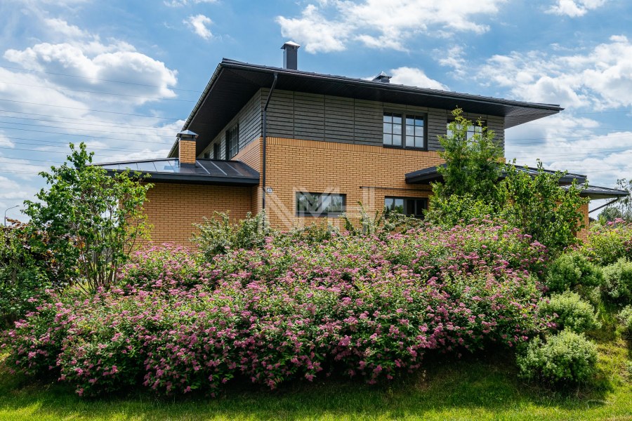 Цветочный КП красная Пахра