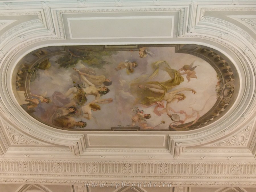 Фойе современного театра