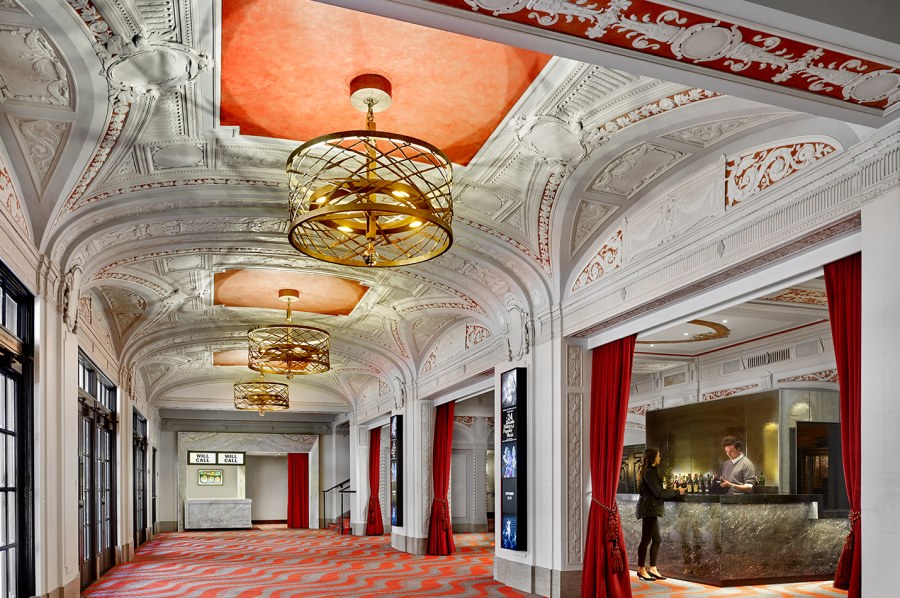 Александринский театр интерьер фойе