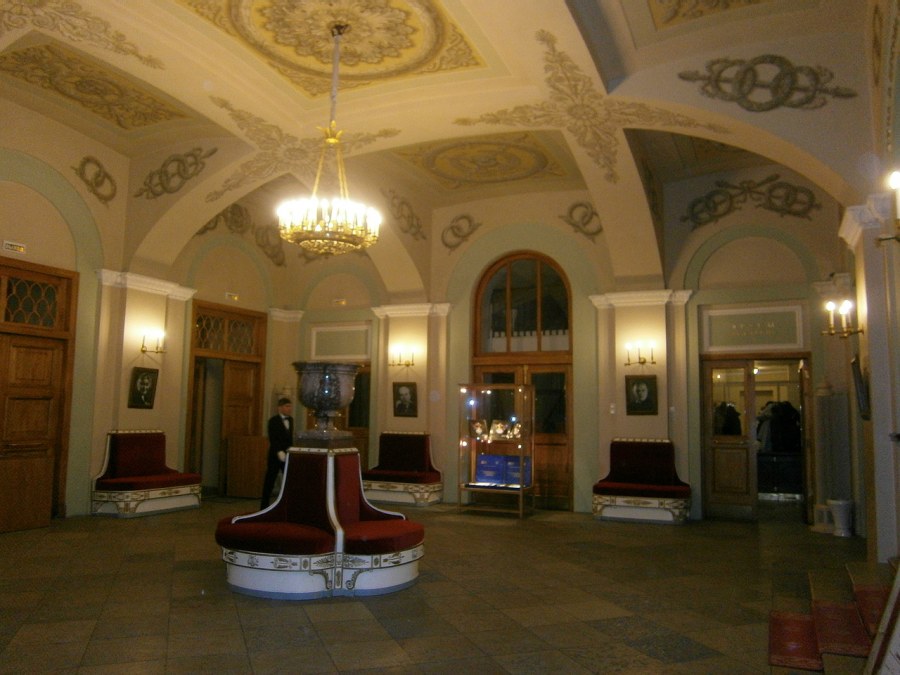 Михайловский театр фойе