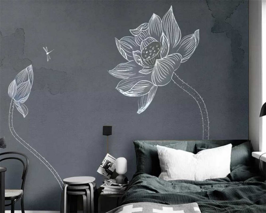 Роспись на серой стене