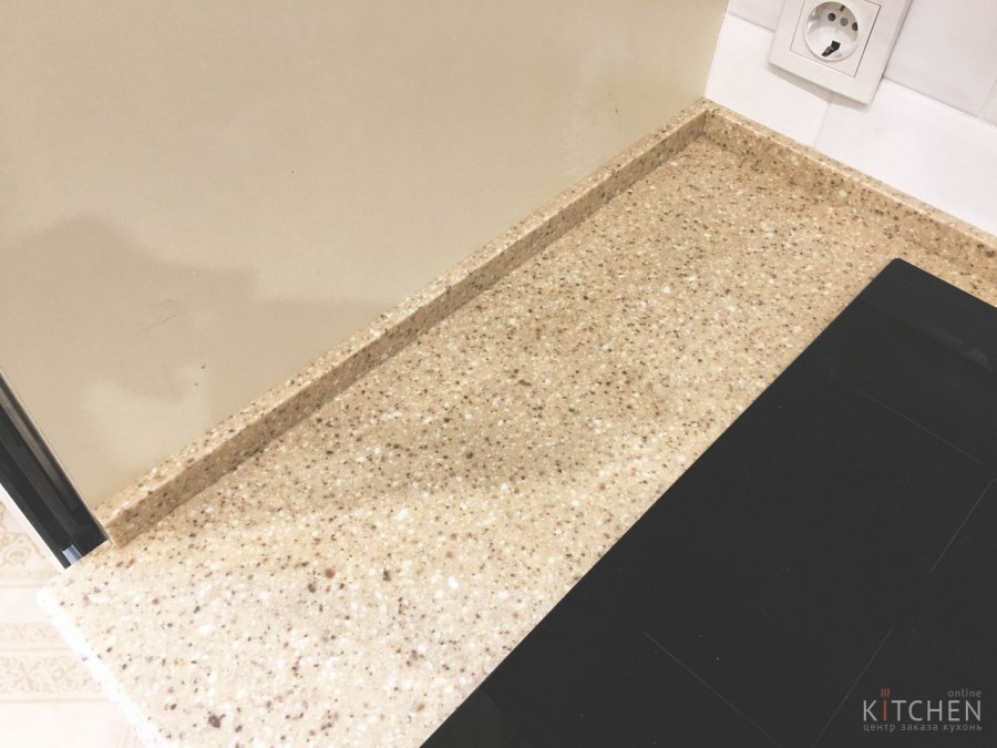 Каменный плинтус для столешницы