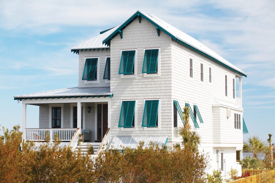 Дом с бирюзовой крышей