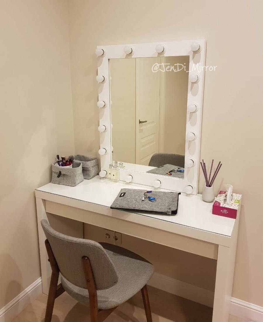 Зеркало бровиста с лампами 80см-100см