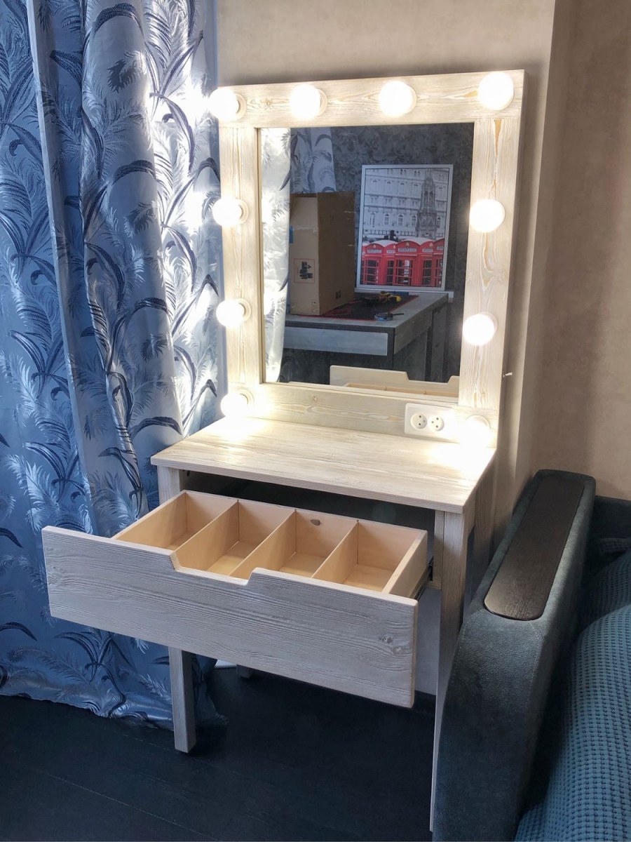 Гримерное зеркало на подставке с колесами 80см*180см