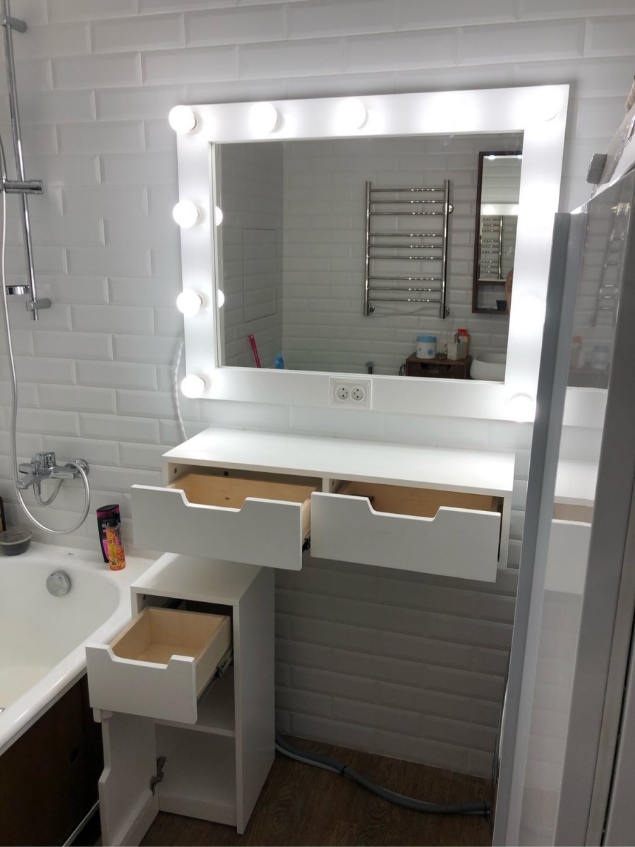 Узкий туалетный столик 40 см розовый велюр