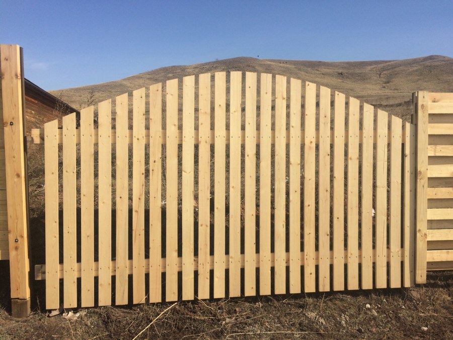 Деревянный забор