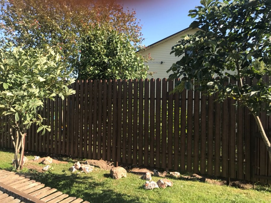 Забор из штакетника
