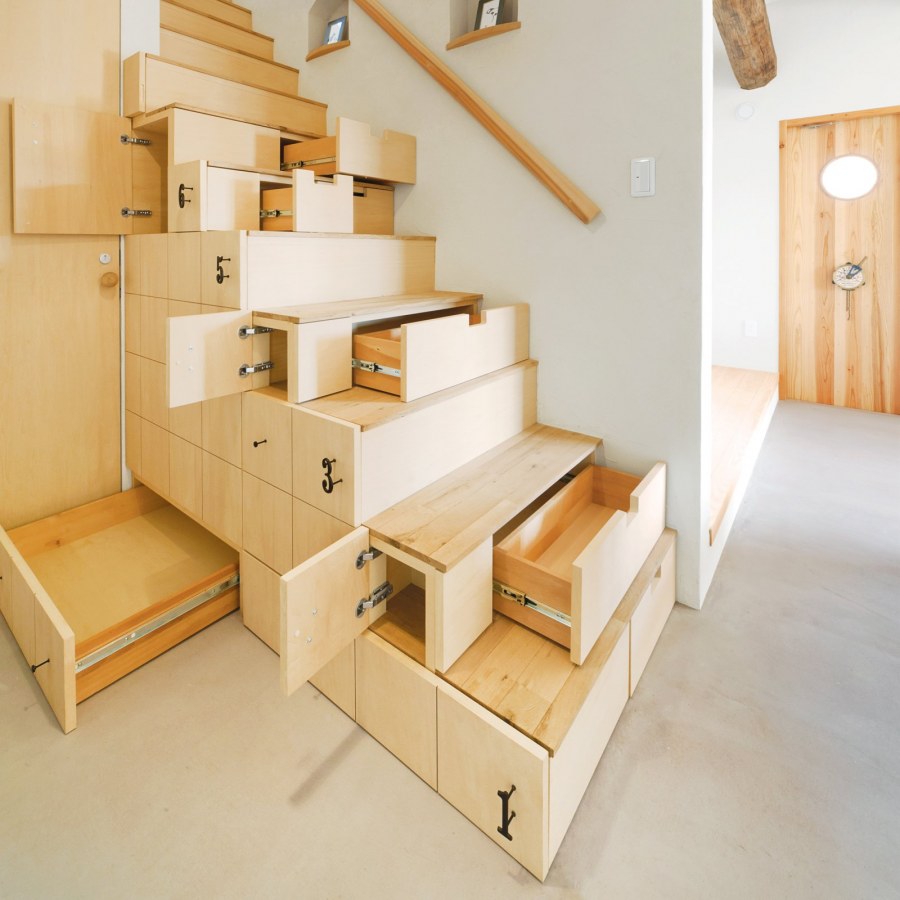 Лестница с ящиками