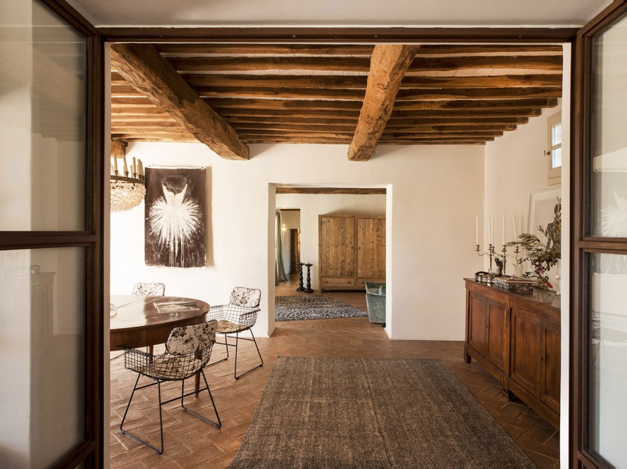 Деревянная стенка с балками