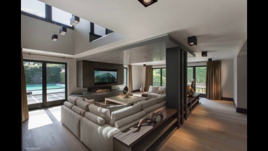 Внутренний интерьер дома из бруса