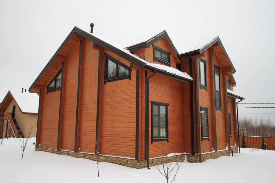 Дом покрашенный пинотексом