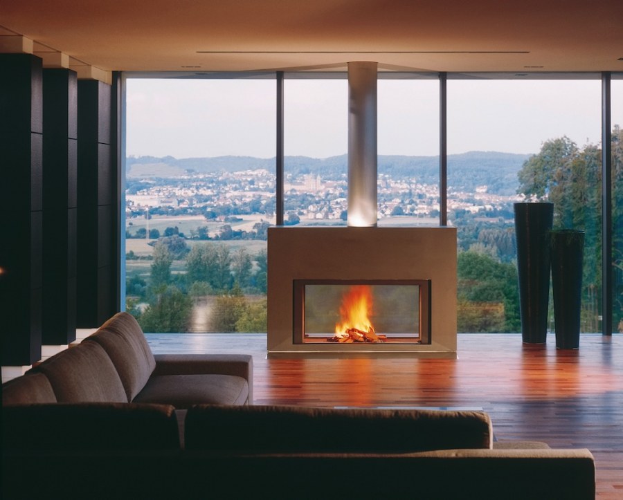 Камин современный панорамные окна в интерьере