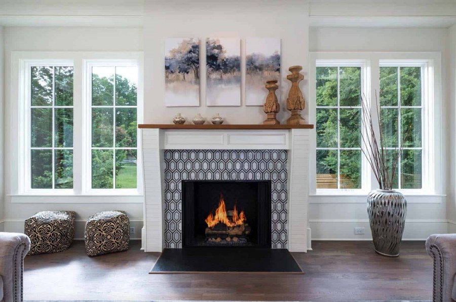 Камин у окна