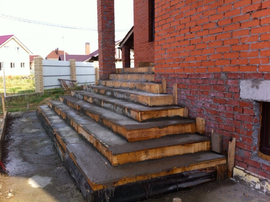 Лестница на крыльцо из бетона