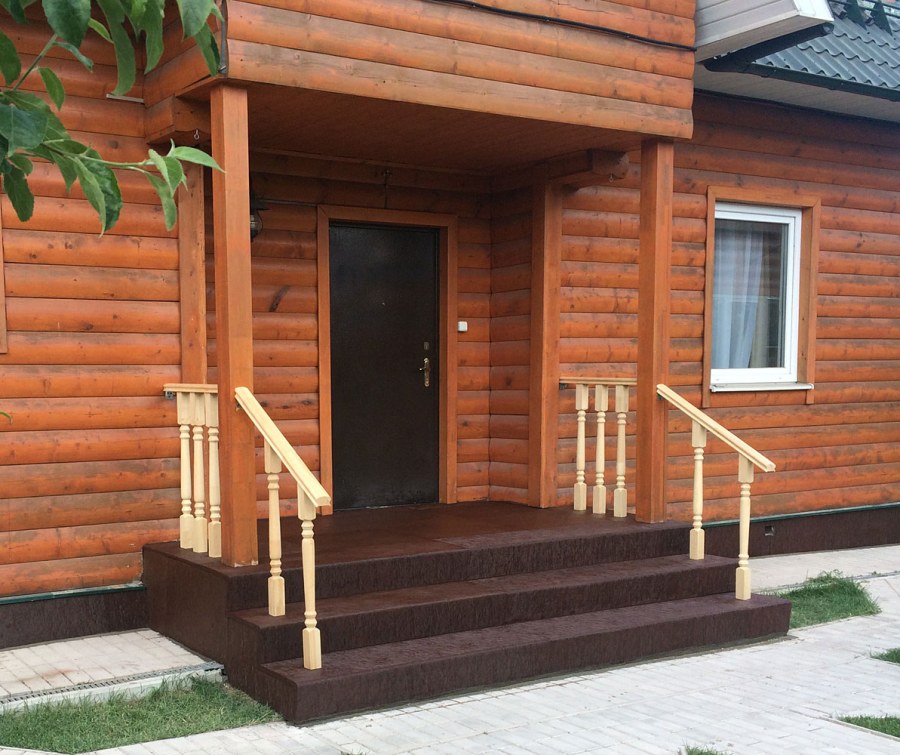 Отделка крыльца деревянного дома