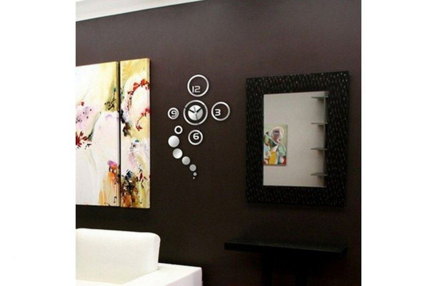 Декор стен в гостиной молодежный