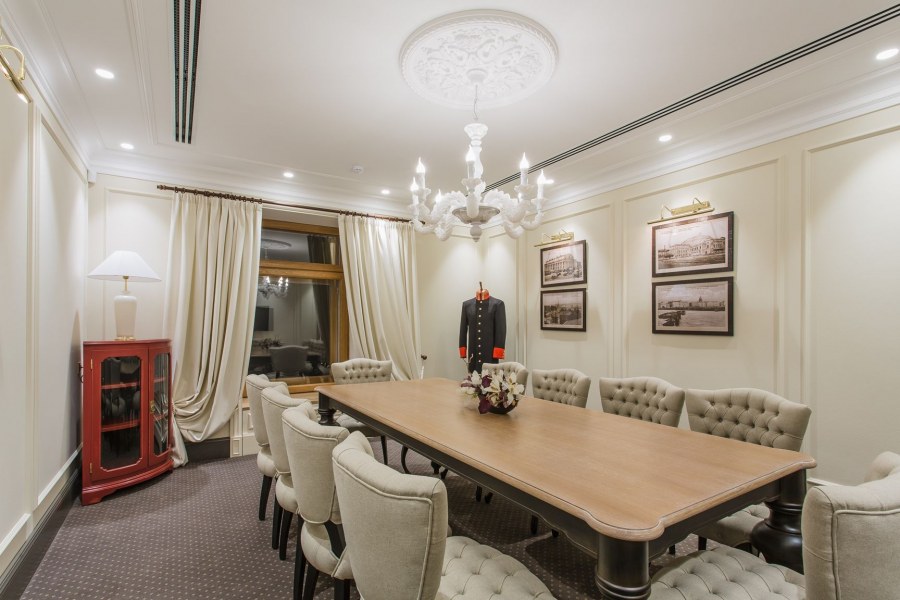 Переговорная в классическом стиле