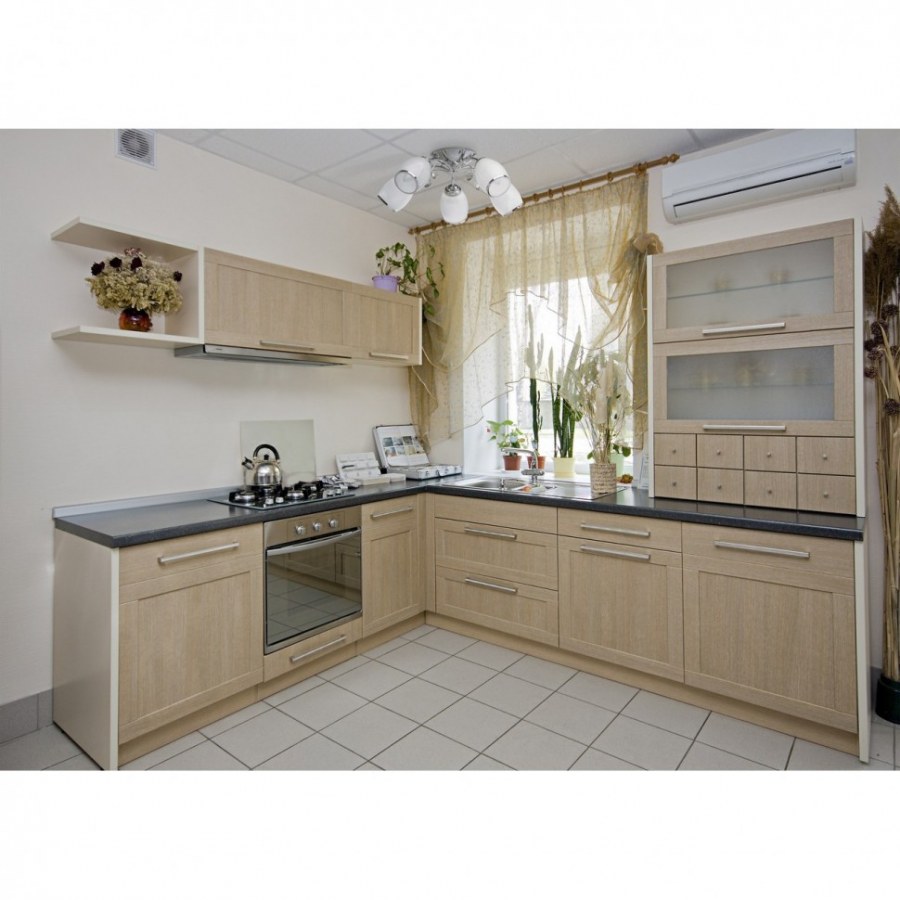 Кухонный гарнитур песочного цвета