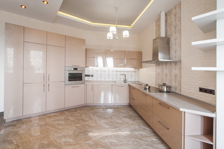 Кухня в бежевых тонах