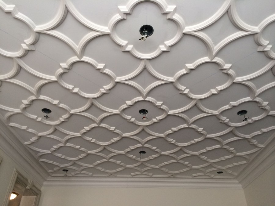 Гипсовая потолочная плитка