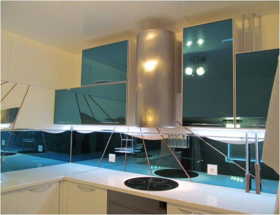 Черная матовая кухня