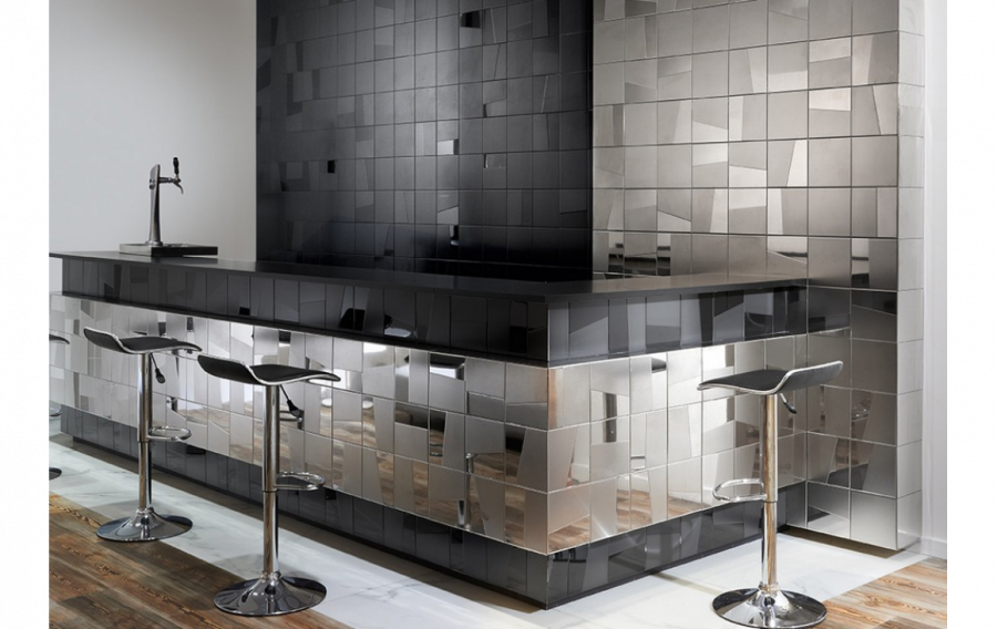 Кухонный гарнитур с зеркальными дверцами