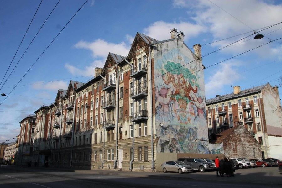 Плоский дом на улице Касьянова