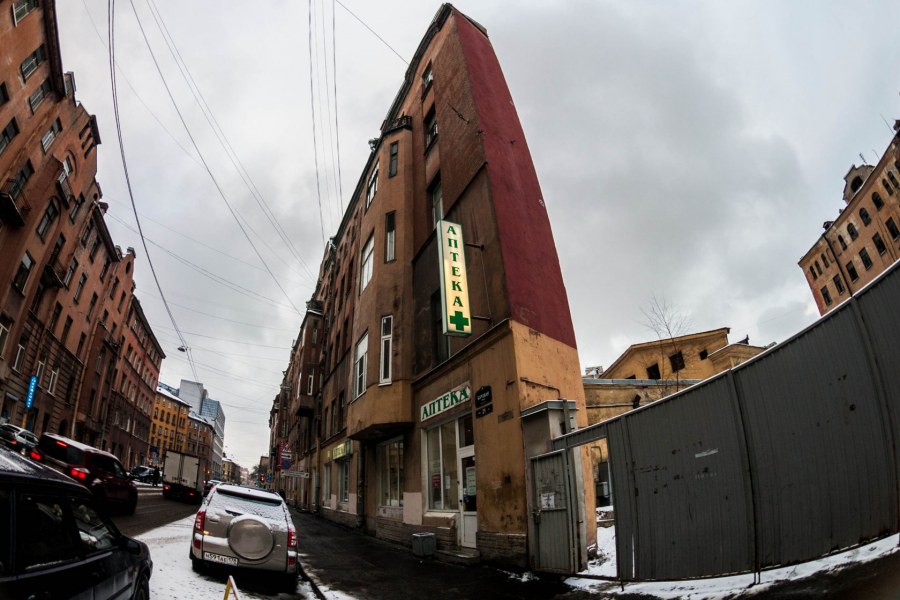 Дом-стена Боровая ул 21