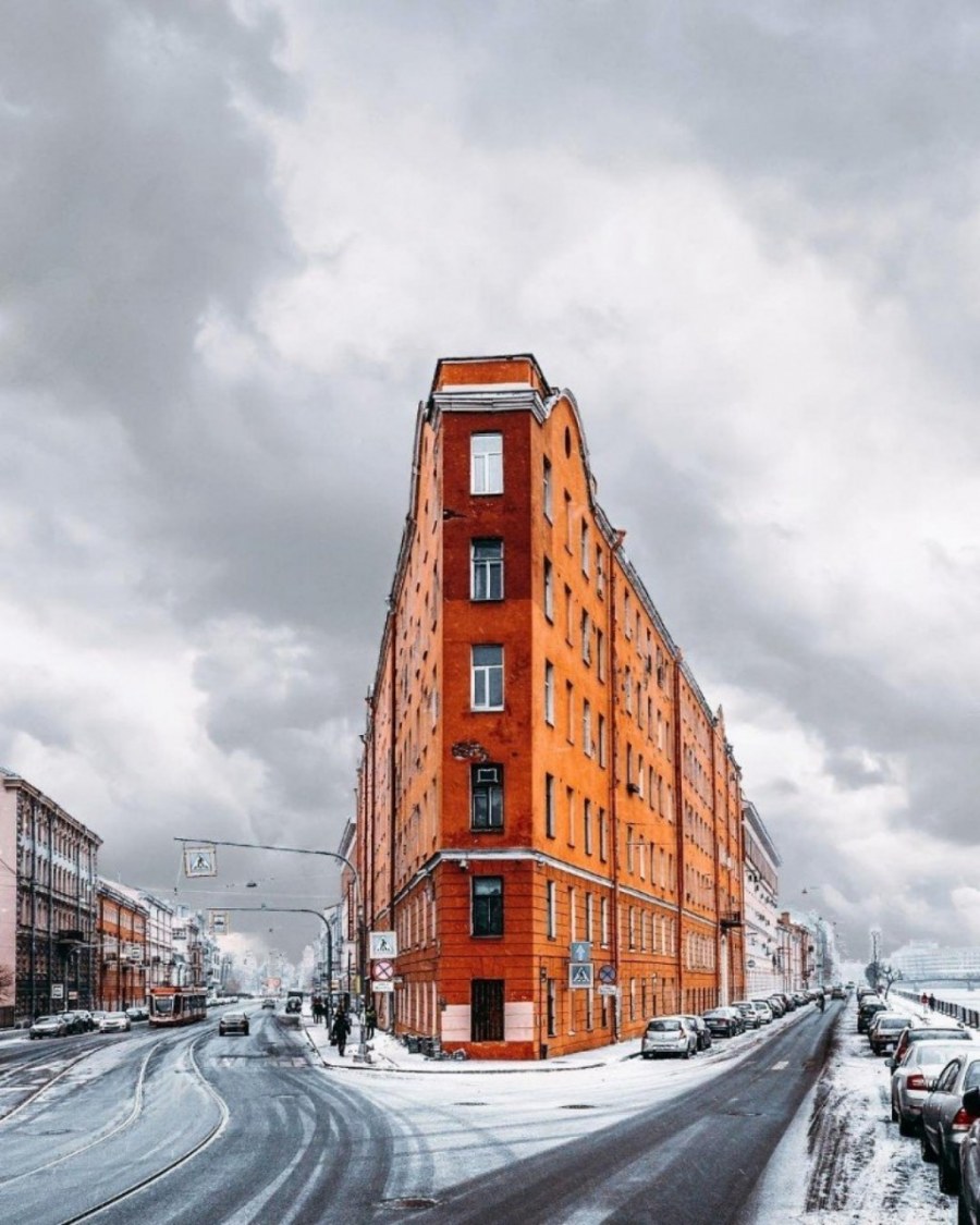 Дом утюг в Санкт-Петербурге на Фонтанке