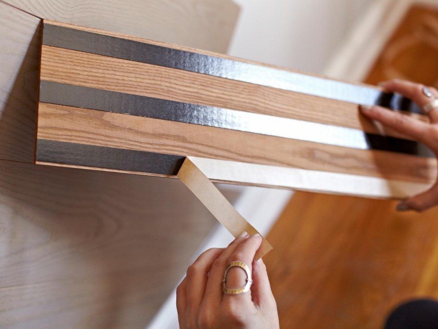 Деревянные полоски на стенах