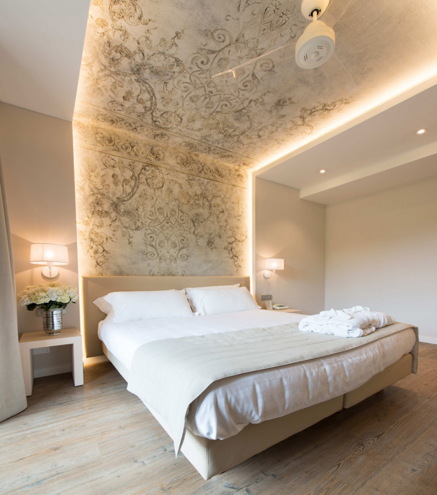 Необычный потолок в спальне