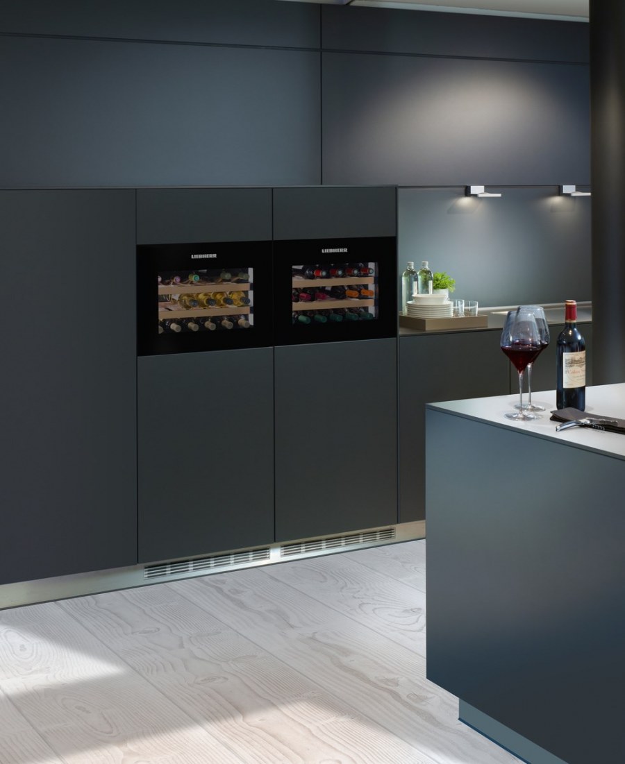 Винный шкаф Liebherr wkegb582